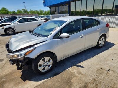 3KPFK4A79HE****** 2017 Kia Forte