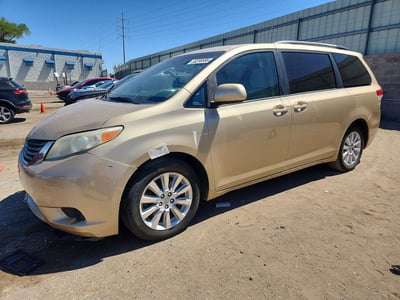 5TDJK3DC4BS****** 2011 Toyota Sienna