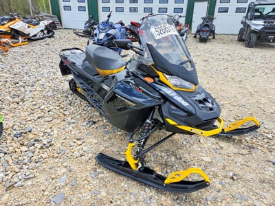2023 Ski-Doo Renegade X-rs 900