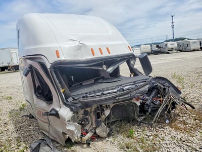 3AKJHHFG9JS****** 2018 Freightliner Cascadia