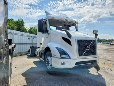 4V4W39EH8PN****** 2023 Volvo VNR