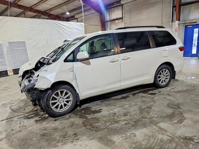 5TDDZ3DC1HS****** 2017 Toyota Sienna