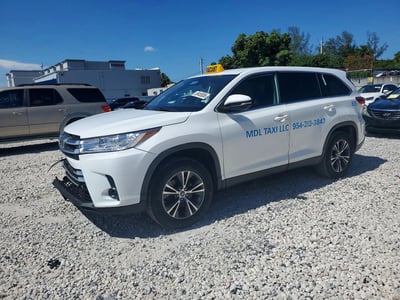 5TDZZRFH9KS****** 2019 Toyota Highlander