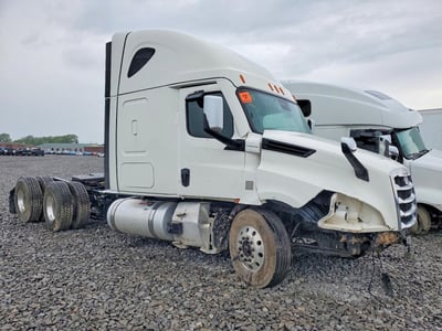 3AKJHHDV4RS****** 2024 Freightliner Cascadia 126
