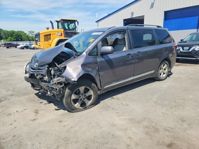 5TDKZ3DC9HS****** 2017 Toyota Sienna