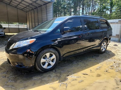 5TDKZ3DC4HS****** 2017 Toyota Sienna