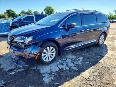 2C4RC1EG8JR****** 2018 Chrysler Pacifica