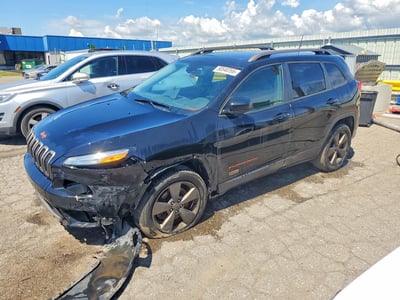 1C4PJLCB0HW****** 2017 Jeep Cherokee