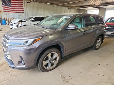 5TDDZRFH6HS****** 2017 Toyota Highlander