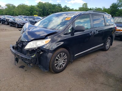 5TDYZ3DC2JS****** 2018 Toyota Sienna