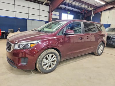 KNDMB5C16H6****** 2017 Kia Sedona