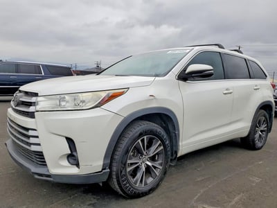 5TDBZRFH4JS****** 2018 Toyota Highlander
