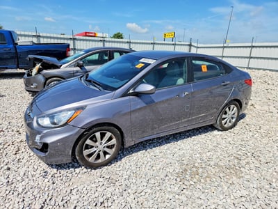 KMHCU4AE1DU****** 2013 Hyundai Accent