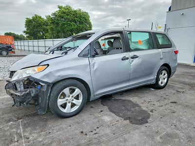 5TDZK3DC6FS****** 2015 Toyota Sienna