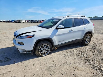 1C4PJMCS5HW****** 2017 Jeep Cherokee