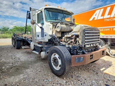 1M2AX04C3DM****** 2013 Mack GU713