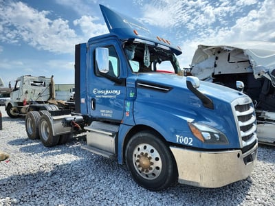 3AKJHLDV6KS****** 2019 Freightliner Cascadia 126