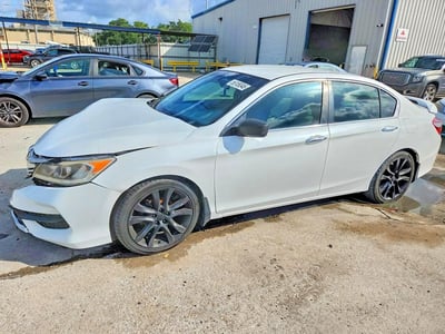 1HGCR2F30GA****** 2016 Honda Accord