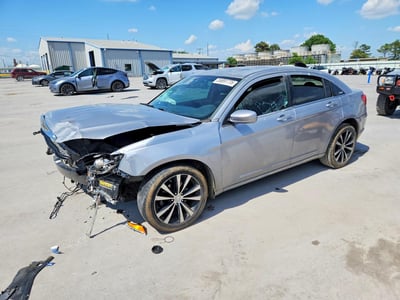 1C3CCBCG3DN****** 2013 Chrysler 200