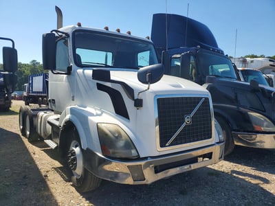 4V4NC9EG1HN****** 2017 Volvo VNL