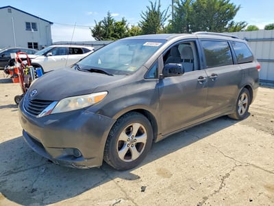 5TDKK3DCXBS****** 2011 Toyota Sienna