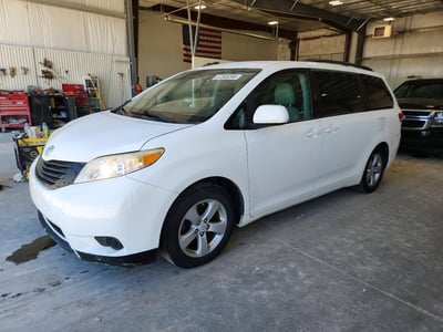 5TDKK3DCXBS****** 2011 Toyota Sienna