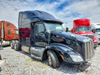 1XPBD49X3MD****** 2021 Peterbilt 579