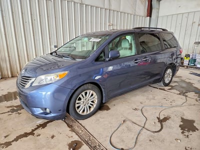 5TDYK3DC9FS****** 2015 Toyota Sienna
