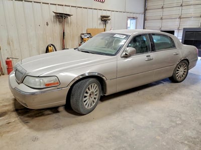 1LNHM82W53Y****** 2003 Lincoln Town Car