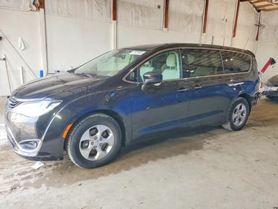2C4RC1H77JR****** 2018 Chrysler Pacifica