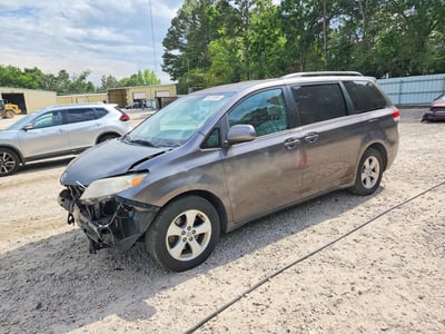 5TDKK3DC7CS****** 2012 Toyota Sienna
