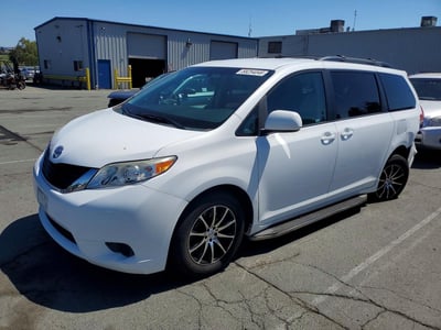 5TDKK3DC7CS****** 2012 Toyota Sienna