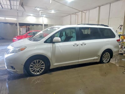 5TDYK3DC2BS****** 2011 Toyota Sienna