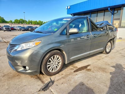 5TDYK3DC0BS****** 2011 Toyota Sienna