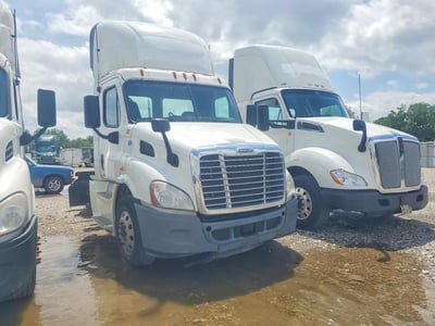 3AKBGADV8GS****** 2016 Freightliner Cascadia 113