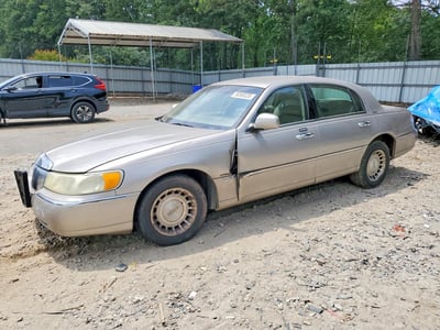 1LNHM81W12Y****** 2002 Lincoln Town Car