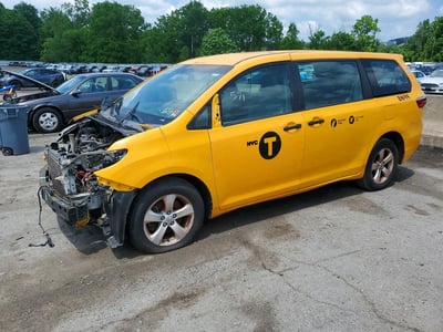 5TDZZ3DC5HS****** 2017 Toyota Sienna