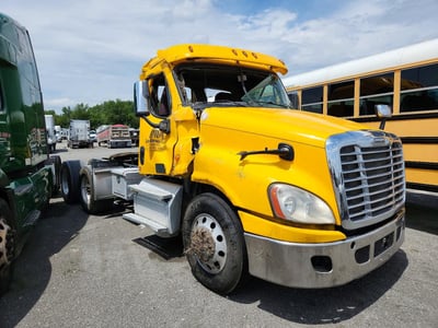 3AKJGEDV3JS****** 2018 Freightliner Cascadia