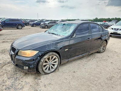 WBAPH7C50BE****** 2011 BMW 3 Series