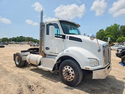 1XKZAP8X1HJ****** 2017 Kenworth T880