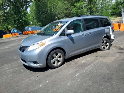 5TDKK3DC8CS****** 2012 Toyota Sienna