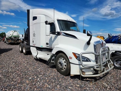 1XKYD49X7RJ****** 2024 Kenworth T680