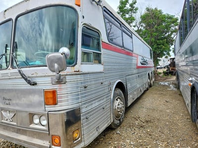 877** 1972 AMC Bus