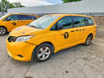5TDZZ3DC1HS****** 2017 Toyota Sienna