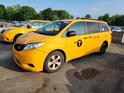 5TDKZ3DC5HS****** 2017 Toyota Sienna