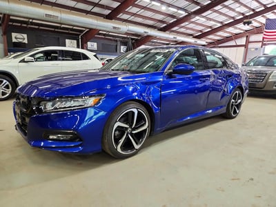 1HGCV1F33JA****** 2018 Honda Accord