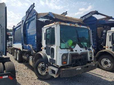 1M2AV04C9CM****** 2012 Mack Mru613