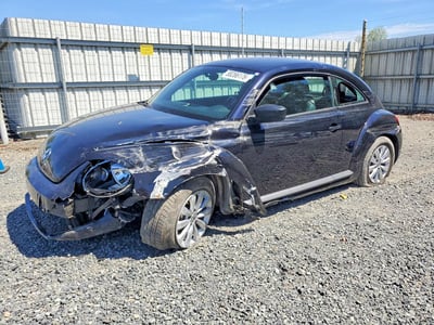 3VWF17ATXGM****** 2016 Volkswagen Beetle