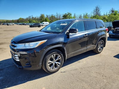 5TDBZRFH7HS****** 2017 Toyota Highlander