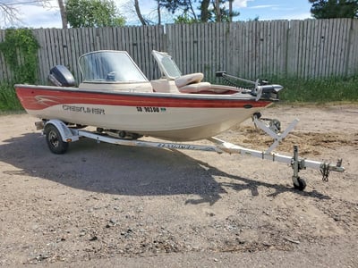 2001 Crestliner Boat